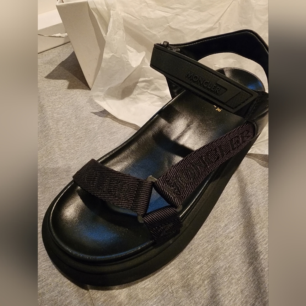 NWT Moncler Catura Black Sandals Size 40